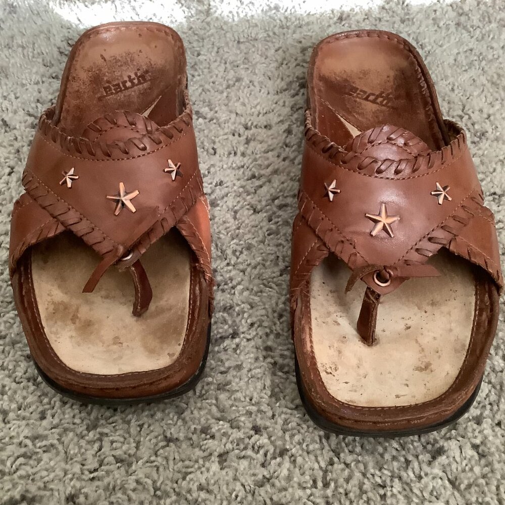Earth Women star studded sandals/flip flops - Picture 2 of 6